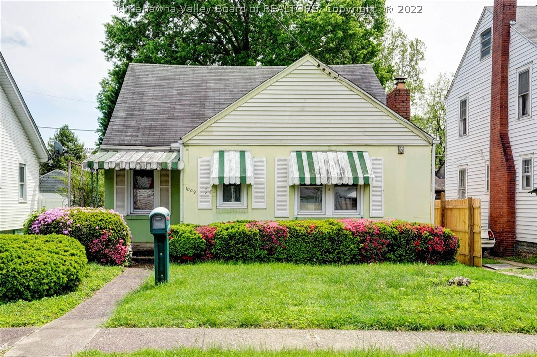 Property Photo: 1009 West Virginia Avenue WV 25064