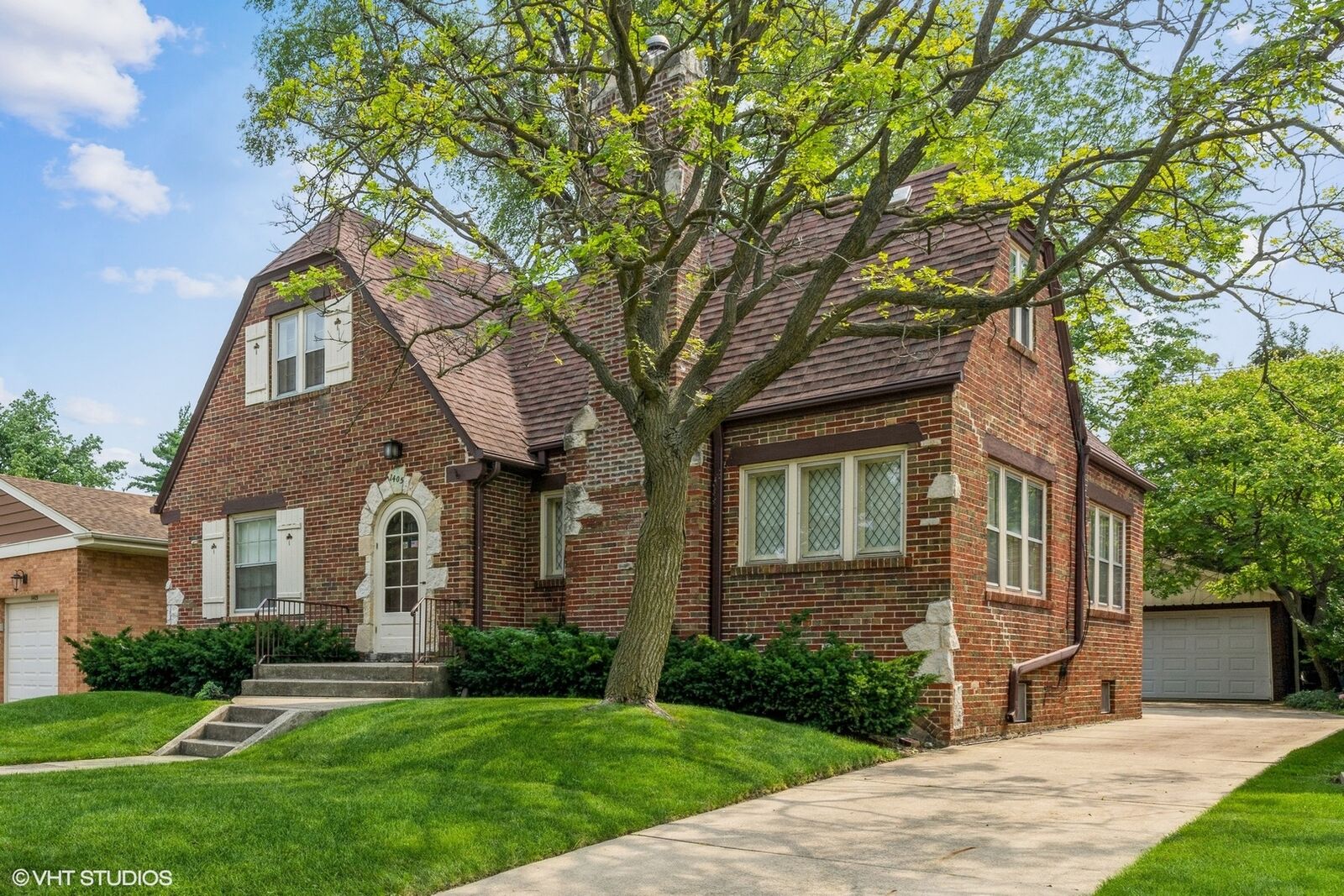 Property Photo:  1405 Vine Avenue  IL 60068