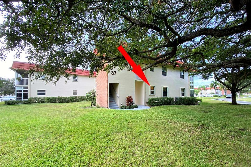 Property Photo:  37 Pine Arbor Lane 101  FL 32962 