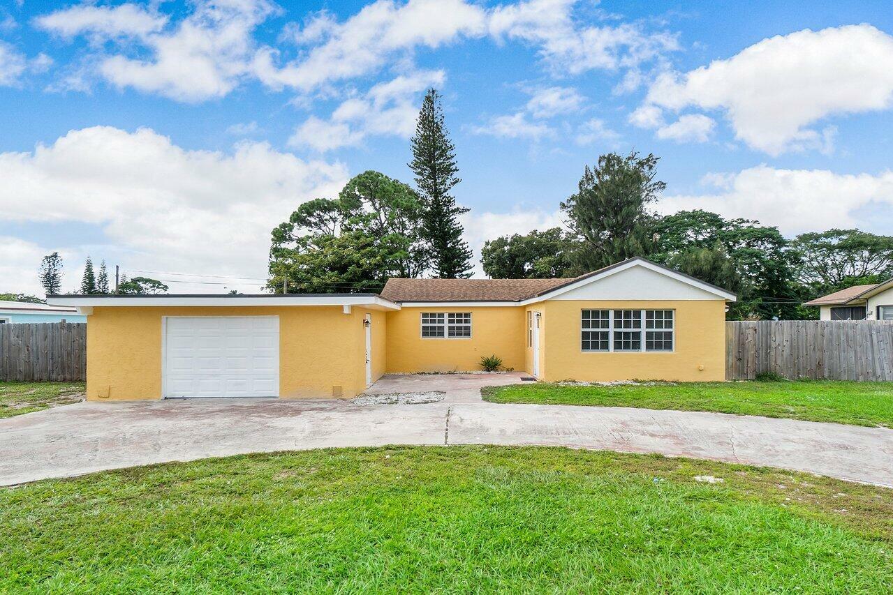 Property Photo:  905 Greene Avenue  FL 33461 