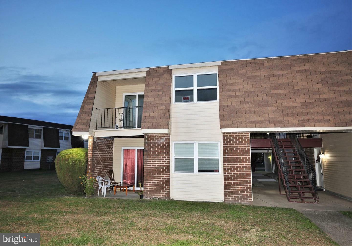 Property Photo: 39 Florence Tollgate Place 7 NJ 08518