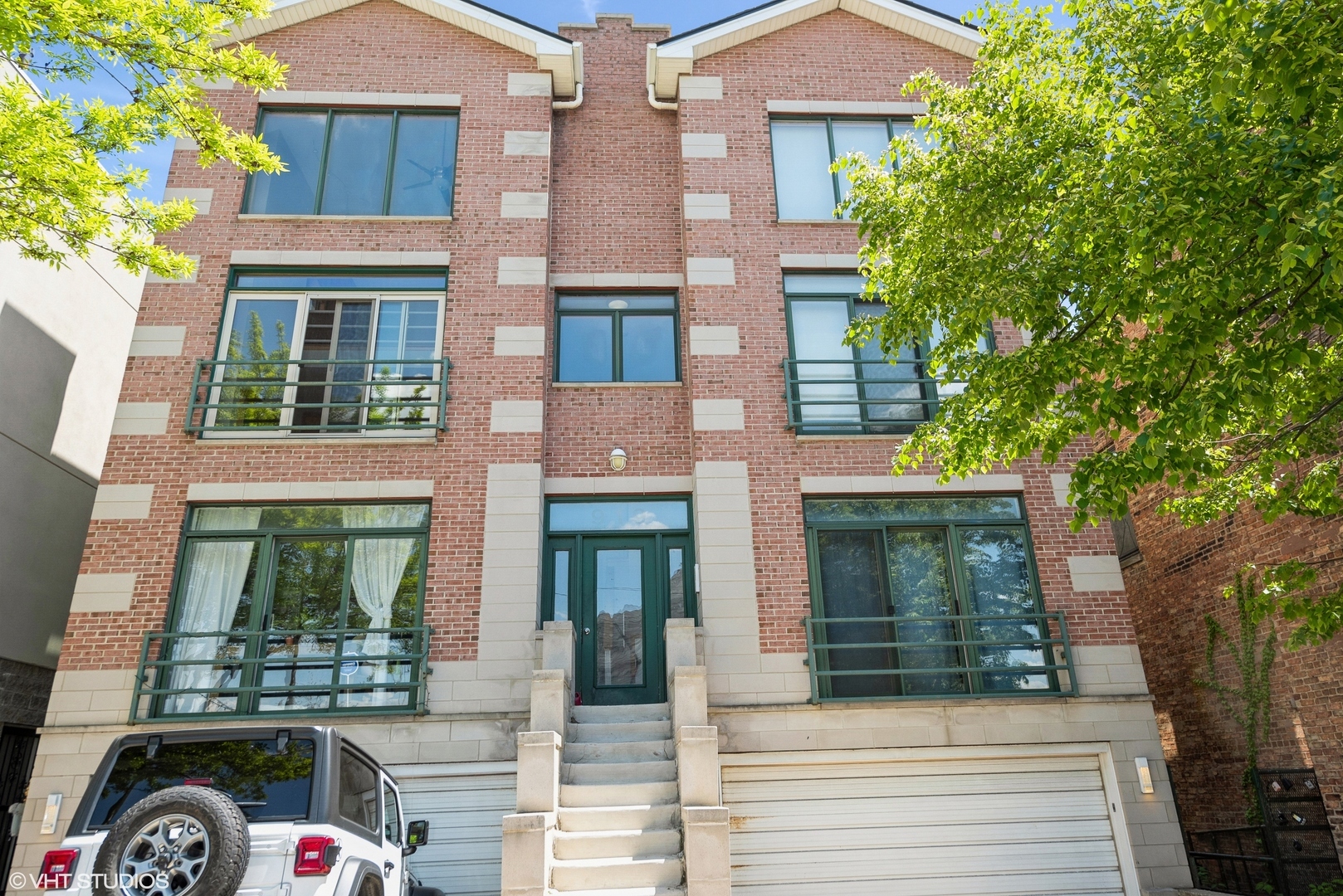 Property Photo: 919 N Willard Court 2N IL 60642