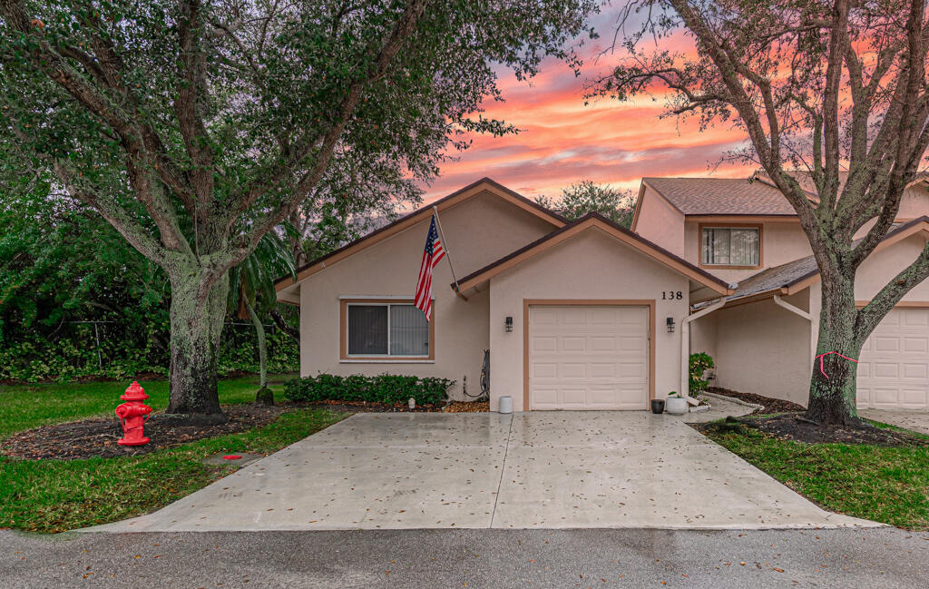 Property Photo: 138 Paradise Cres Crescent FL 33411
