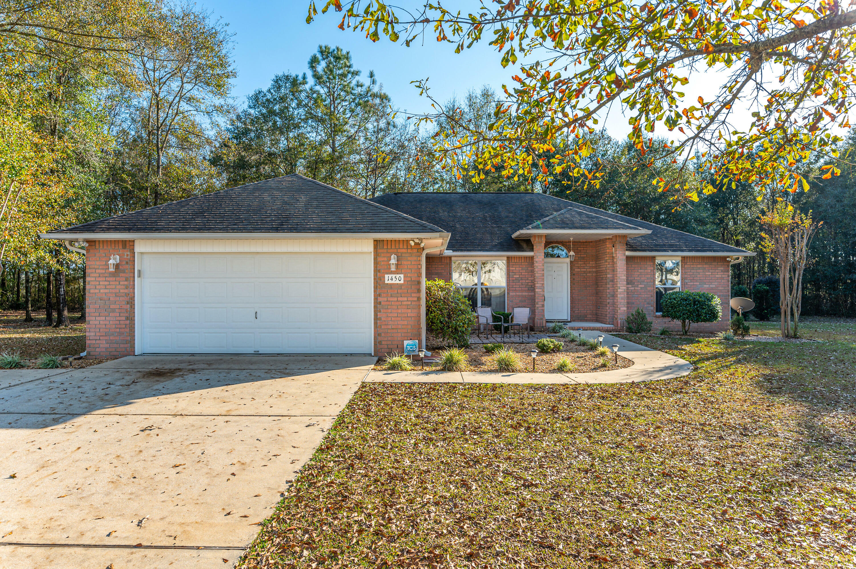 Property Photo: 1450 Sky Ranch Lane FL 32531