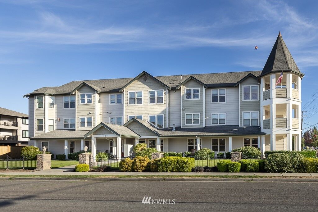Property Photo: 406 Wood Street 302 WA 98290