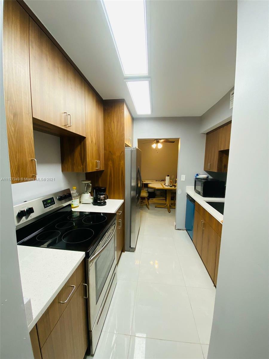 Property Photo: 2910 NW 55th Ave 1B FL 33313