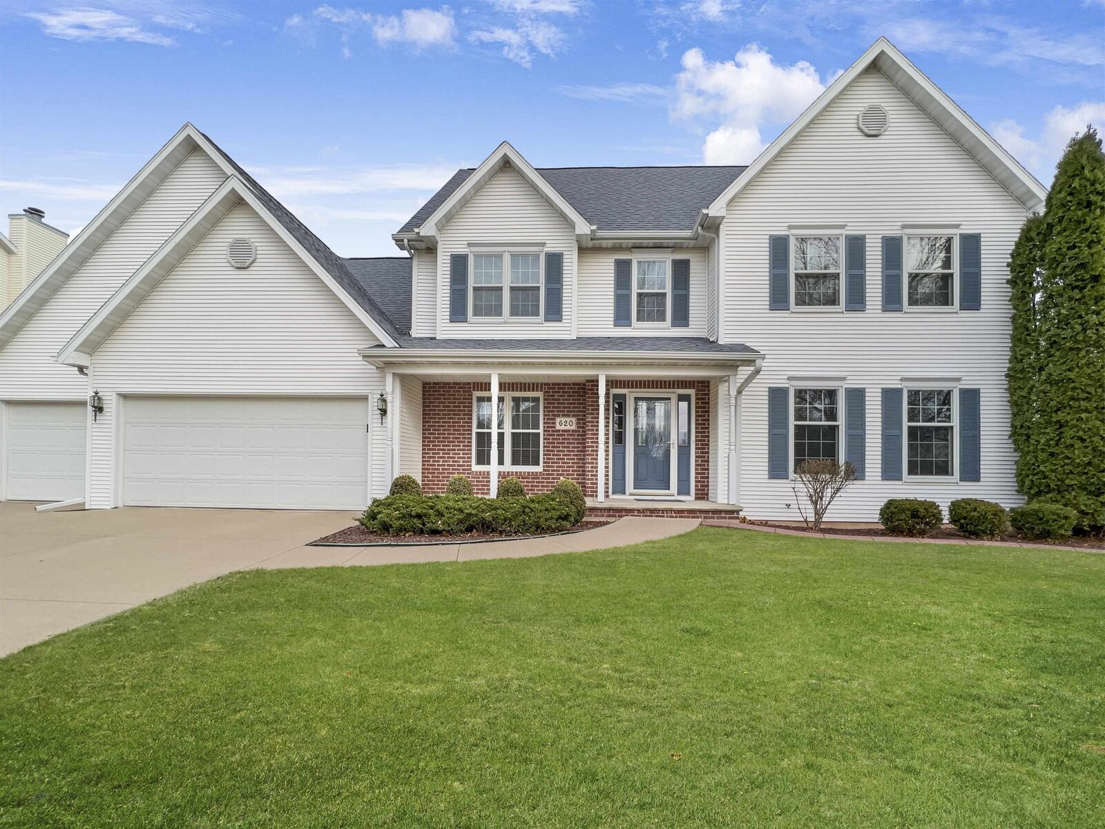 Property Photo: 620 E Apple Creek Road WI 54913