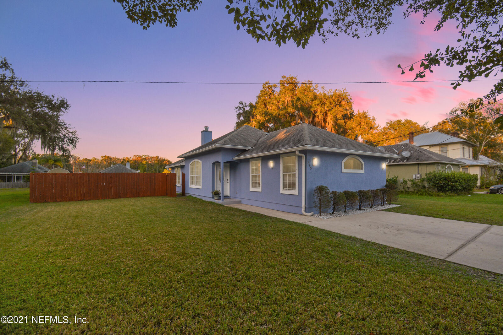 Property Photo:  215 Park Avenue  FL 32145 
