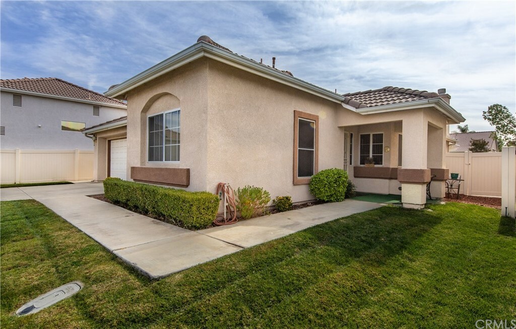 Property Photo:  810 Perla Court  CA 92583 