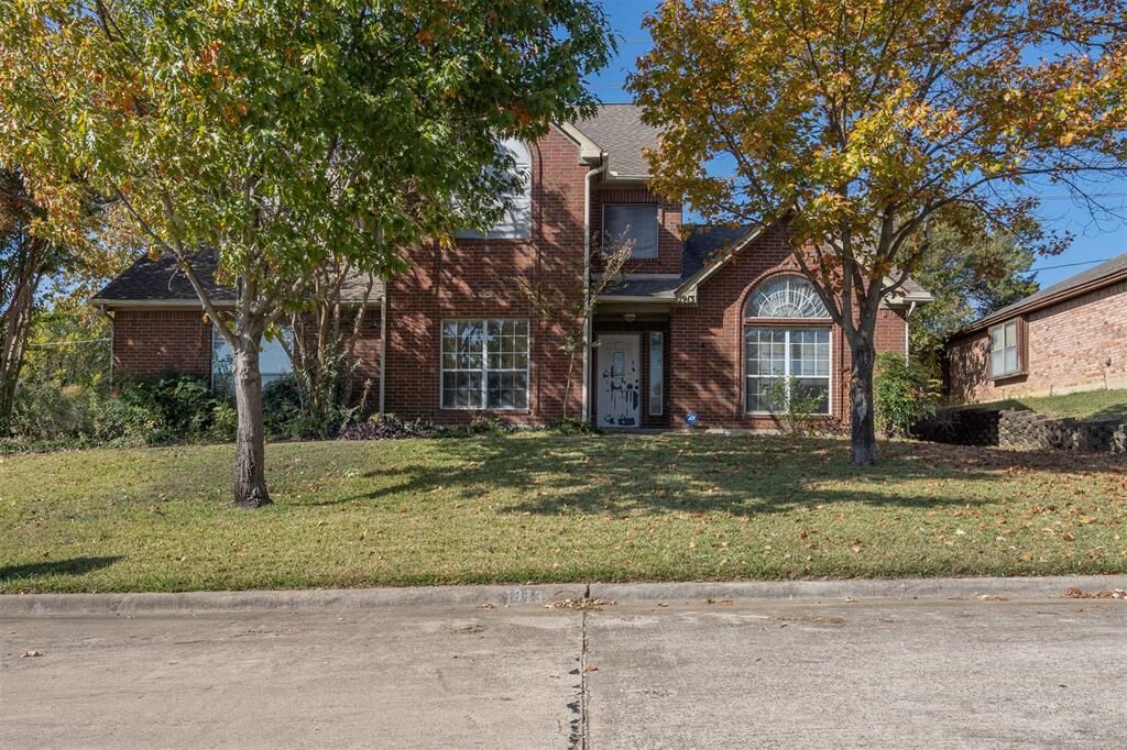 Property Photo:  1913 W Arbor Rose Drive  TX 75050 