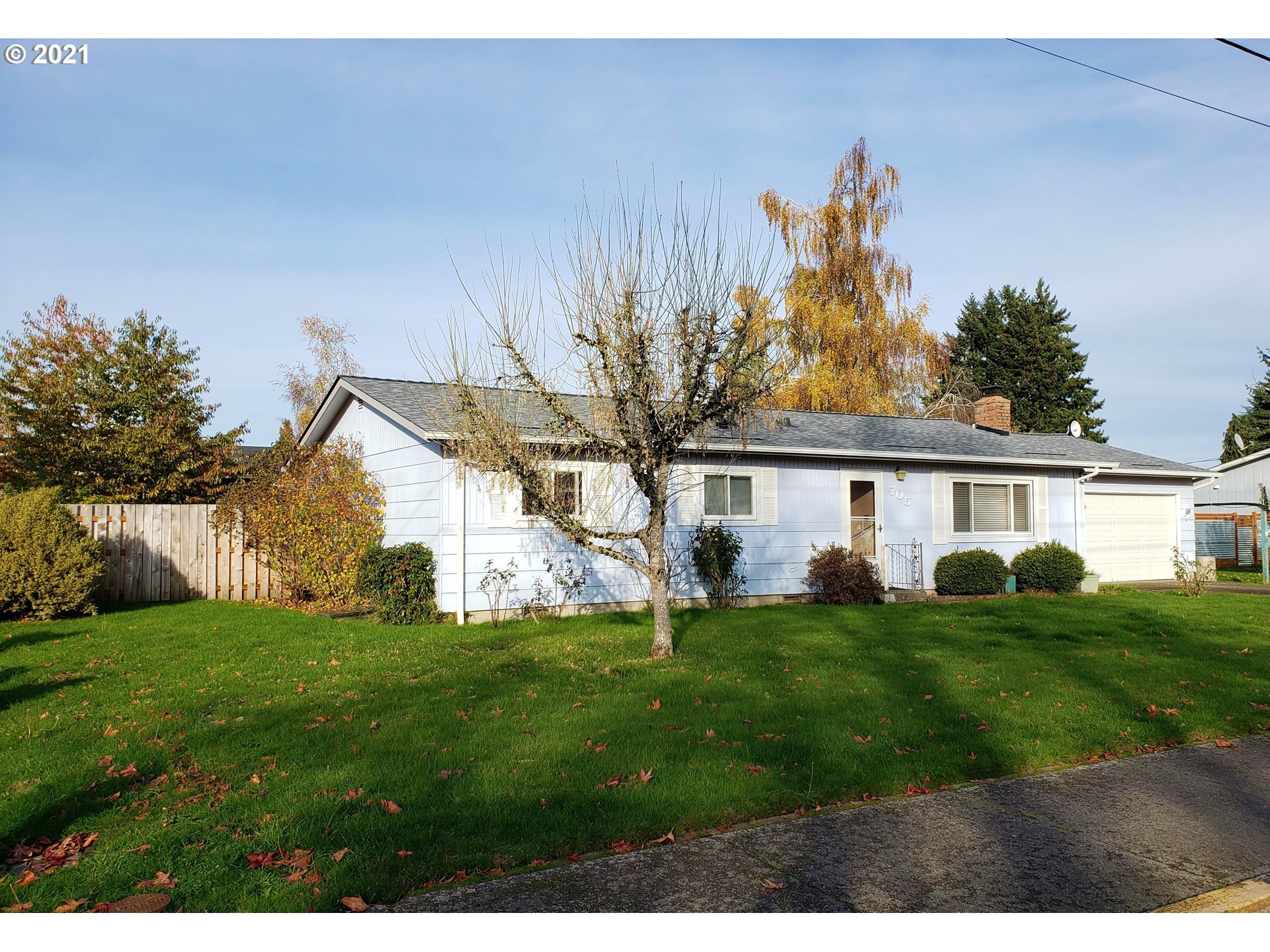 Property Photo:  705 NE 24th St  OR 97128 