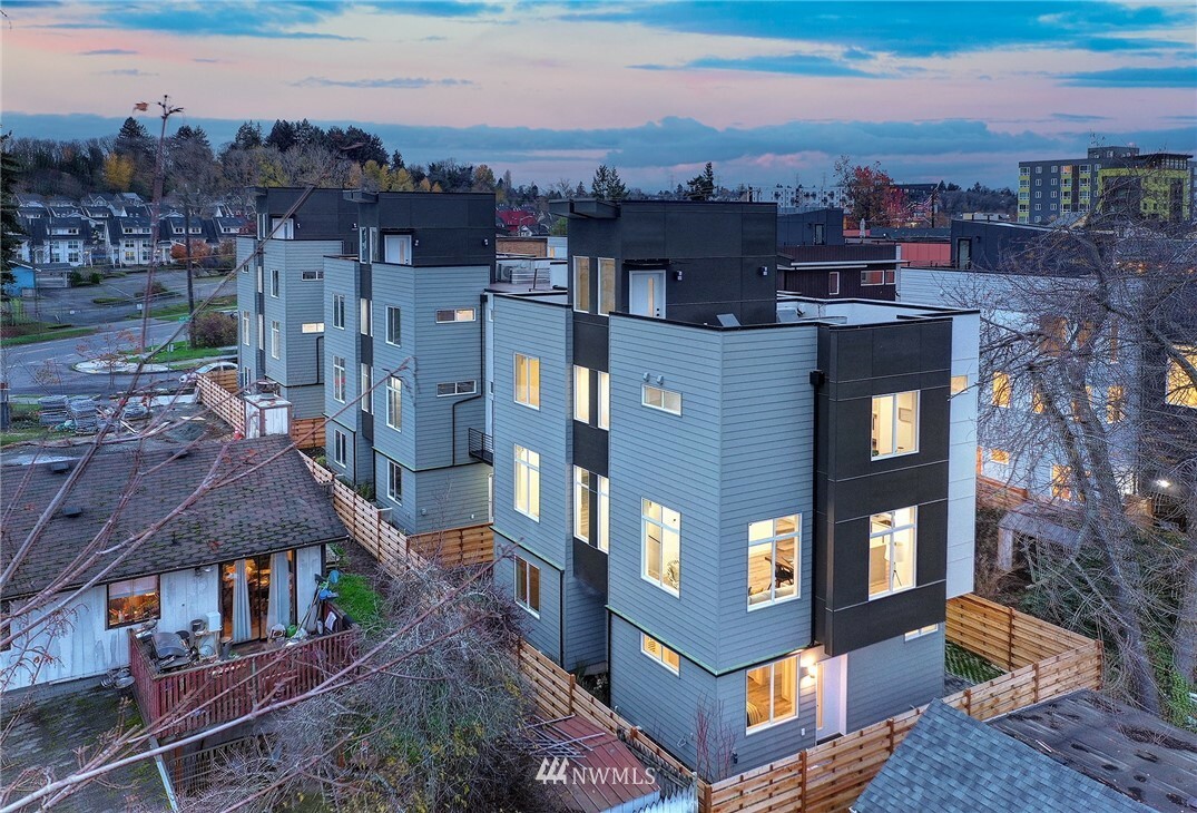 Property Photo: 7552 43rd Avenue S A WA 98118