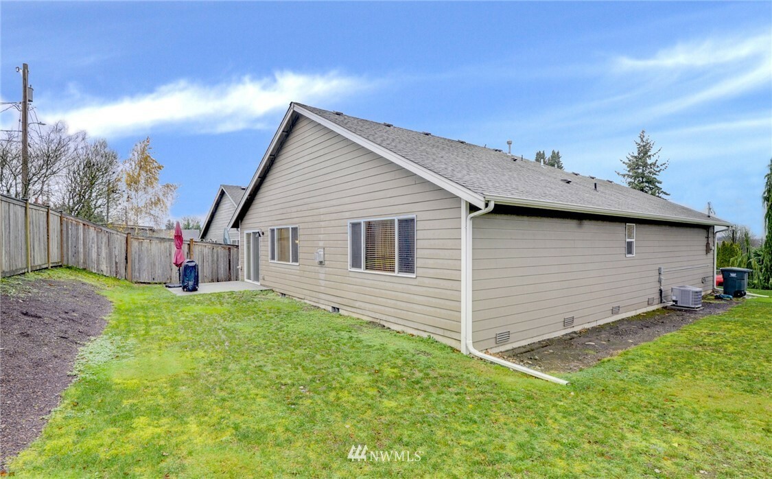 Property Photo:  3520 19th Street  WA 98201 