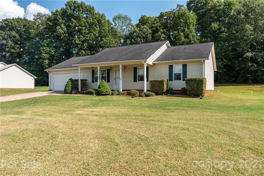 Property Photo: 1073 Lyndsey Brook Court NC 28092