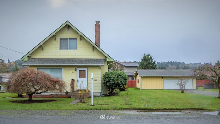Property Photo: 1420 7th Avenue SE WA 98372