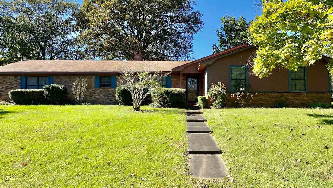 Property Photo: 1402 Comanche Circle TX 75551