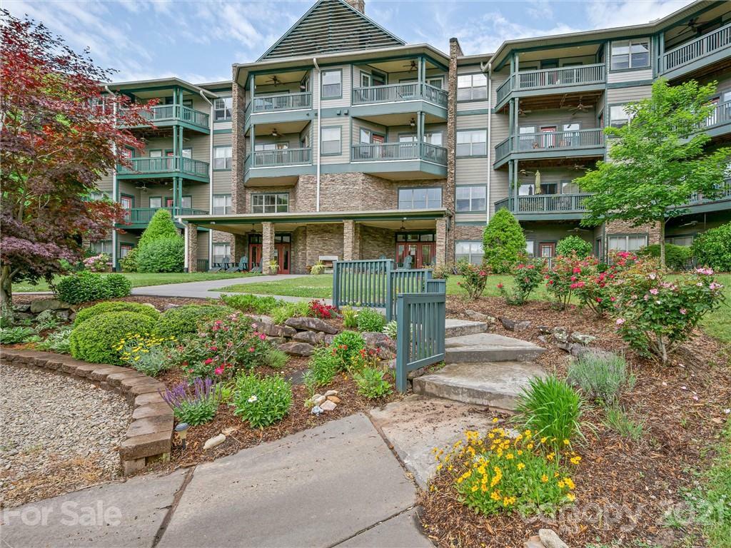 Property Photo: 9 Kenilworth Knoll 315 NC 28805