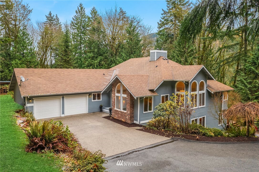 Property Photo:  10422 186th Avenue SE  WA 98027 