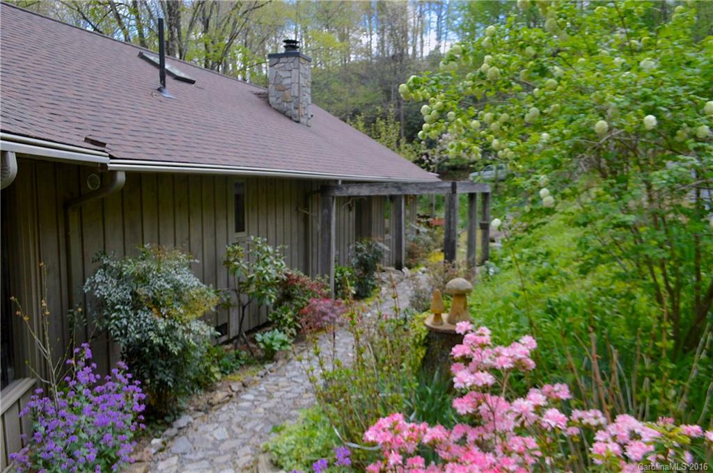 Property Photo: 82 Moss Rock Road NC 28751