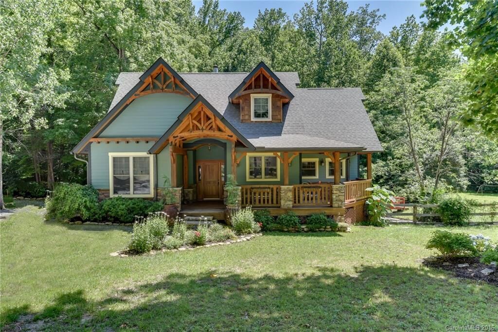 Property Photo: 525 Braewick Road NC 28782