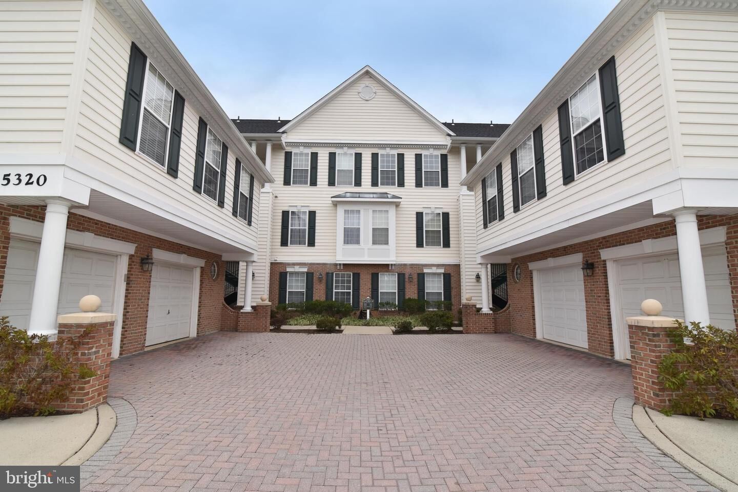 Property Photo:  25320 Lake Mist Square 303  VA 20152 