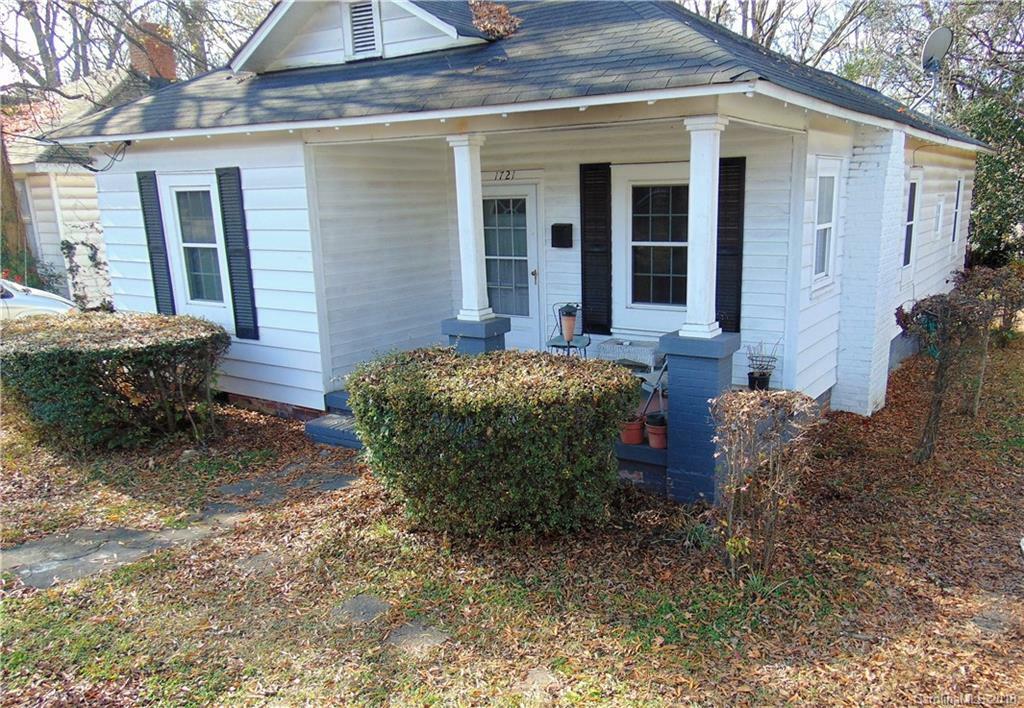 Property Photo:  1721 Hawthorne Lane  NC 28205 