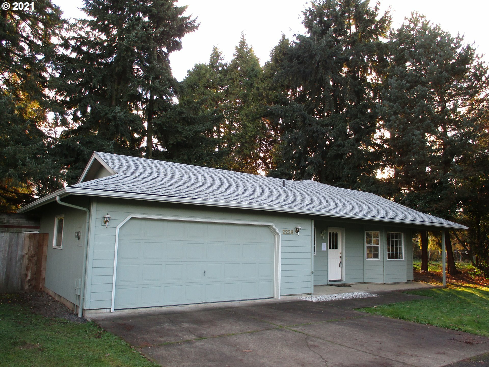 Property Photo:  2236 Wisconsin St  OR 97402 