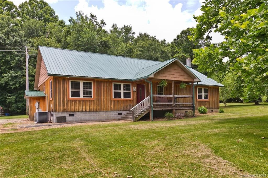 Property Photo: 465 Sunny Drive NC 28786