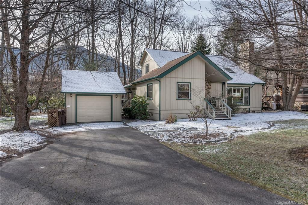 Property Photo: 68 Garden Court NC 28751