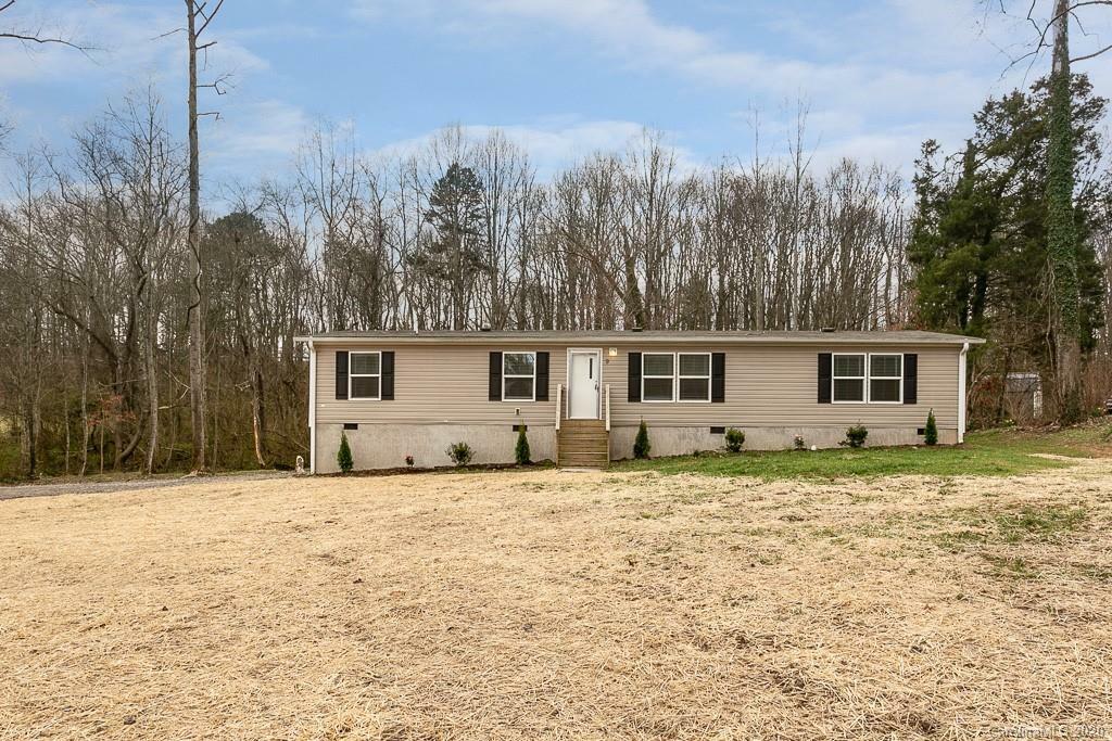 Property Photo:  9 Saddlepoint Drive  NC 28715 