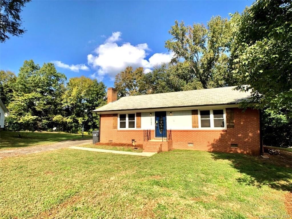 Property Photo:  6042 Timmons Court 102  NC 28227 