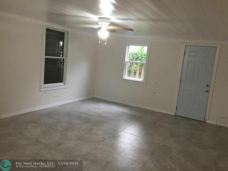 Property Photo:  918 N K St 2  FL 33460 