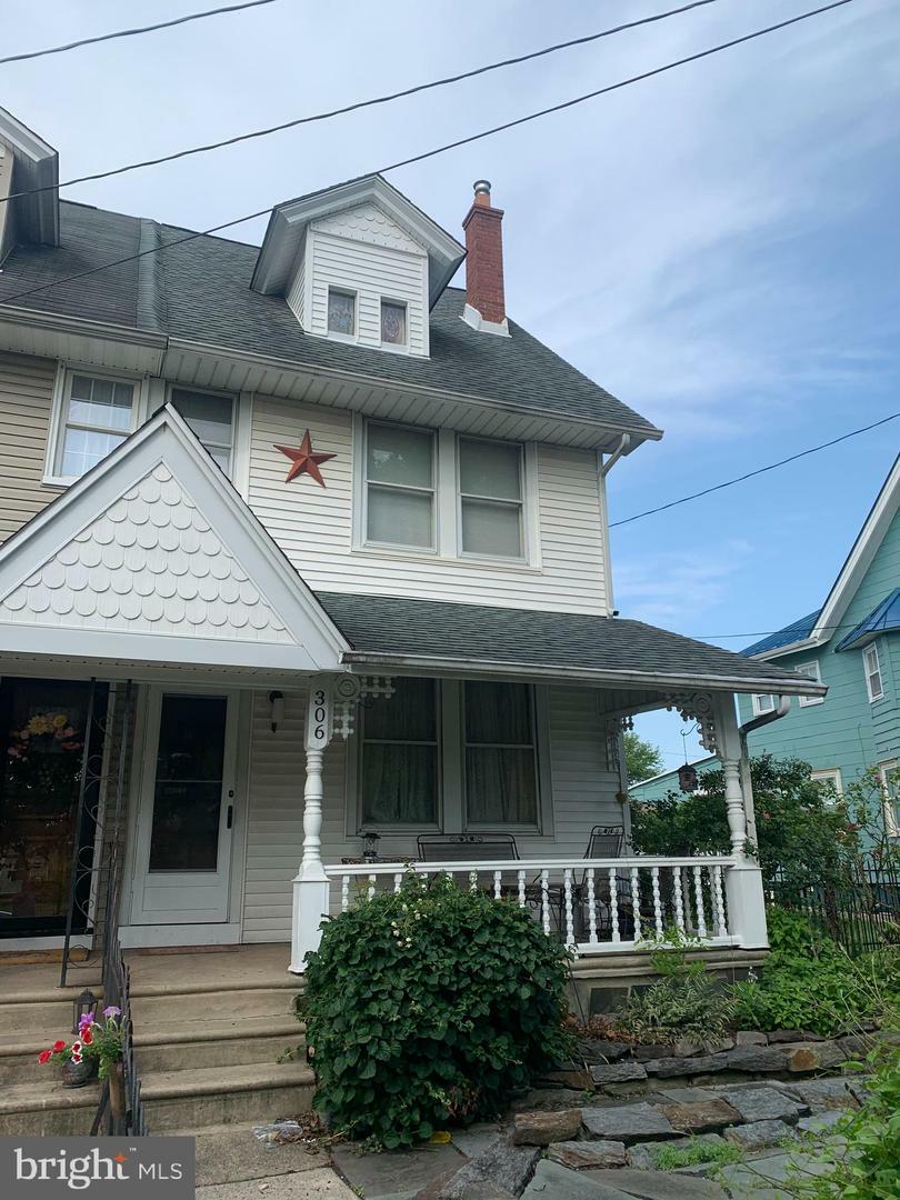 Property Photo:  306 Jefferson Avenue  PA 19007 