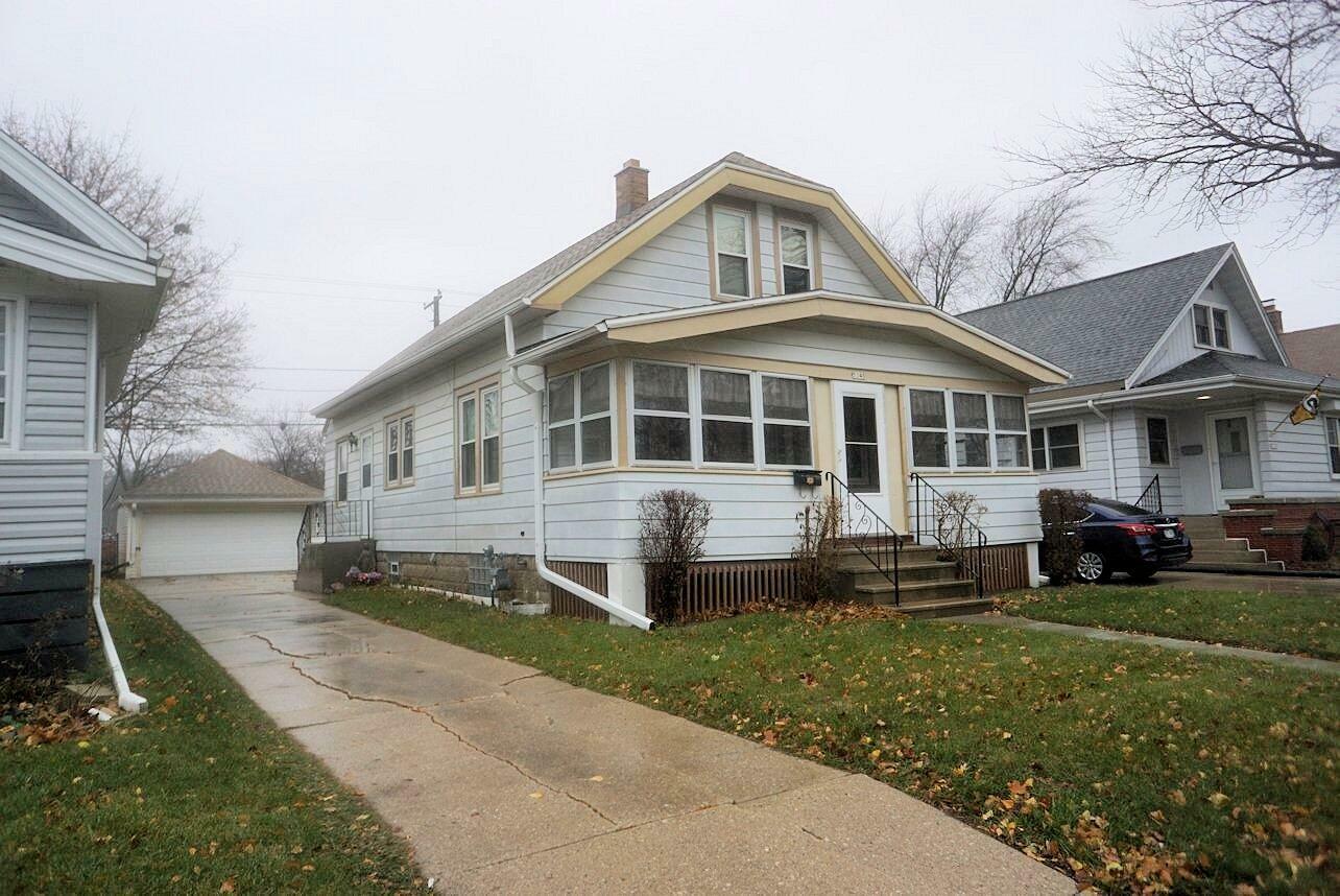 Property Photo:  5345 S Lake Dr  WI 53110 