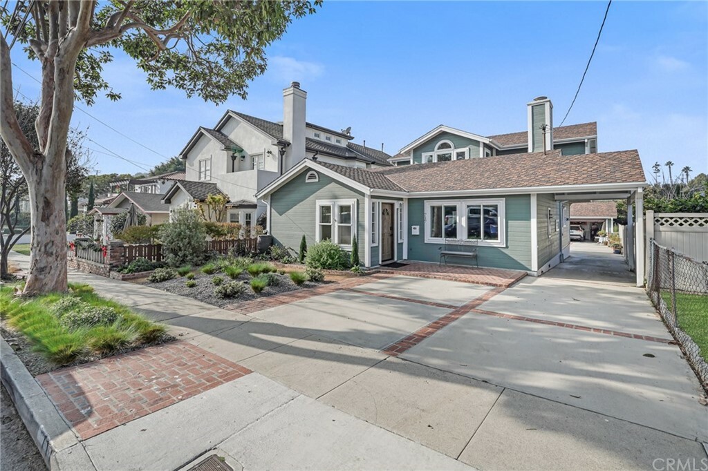 Property Photo:  717 Virginia Street  CA 90245 