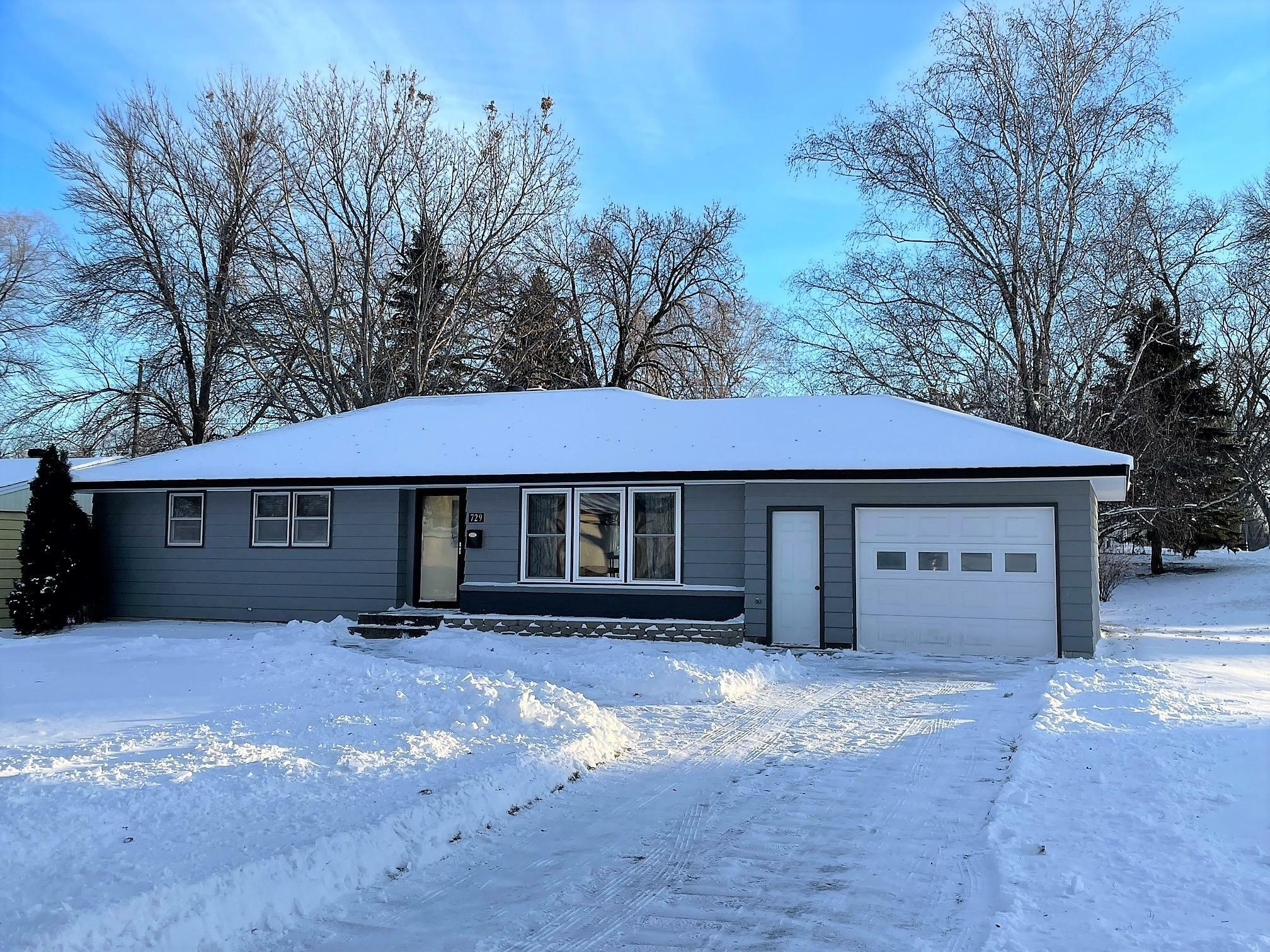 Property Photo:  729 W Birch Avenue  MN 56537 