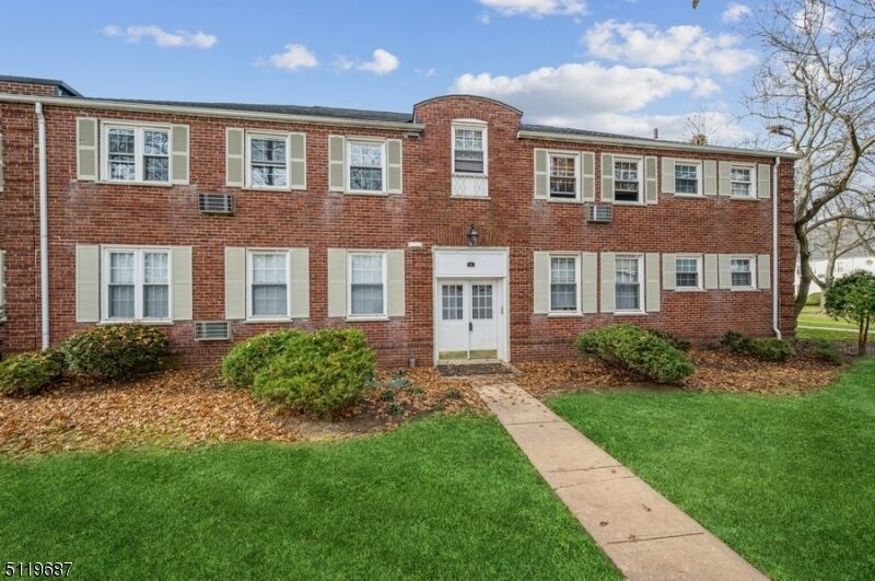 Property Photo:  46 Parkway Vlg D  NJ 07016 