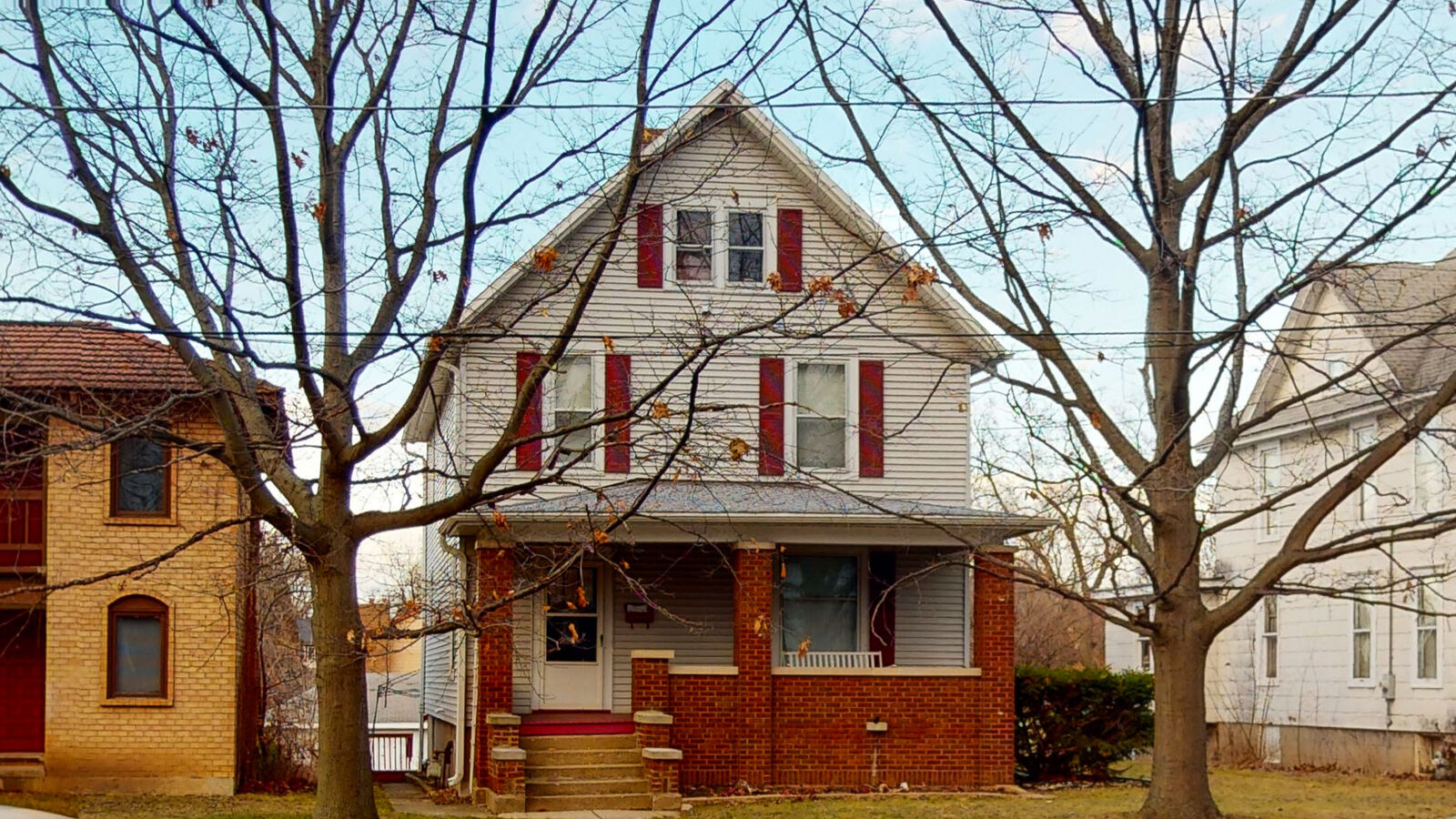 Property Photo: 1610 E State Street IL 61104