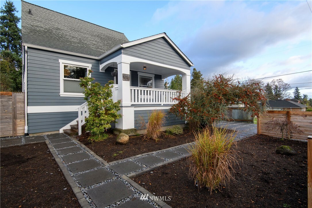 Property Photo: 618 N 117th Street WA 98133