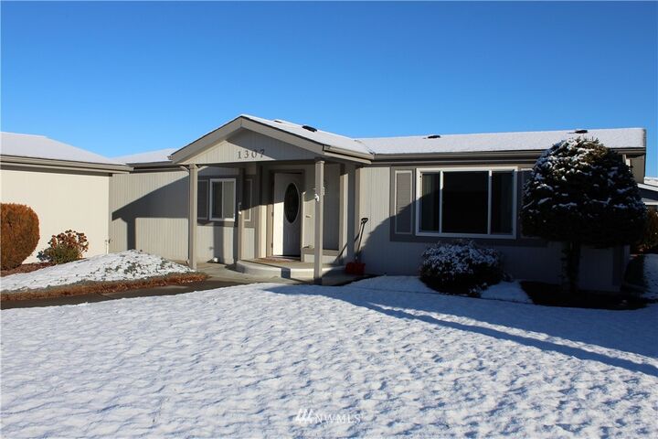 Property Photo:  1307 Horizon Place 75  WA 98801 