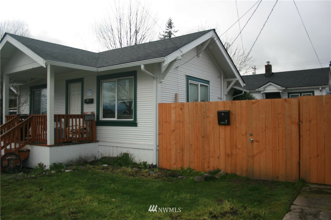 Property Photo:  805 S 3rd Street  WA 98626 