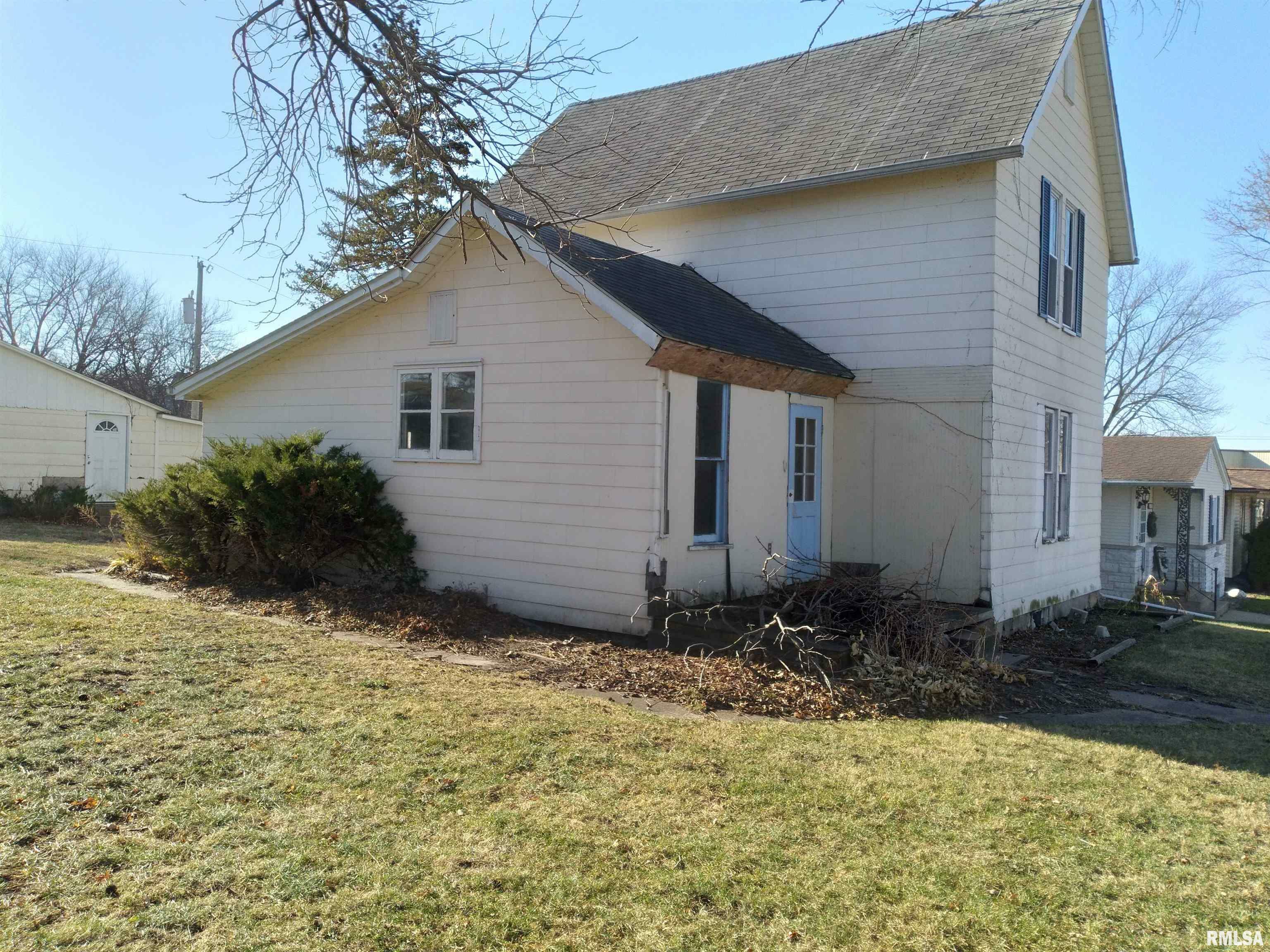 Property Photo:  1823 22nd  IA 52732 