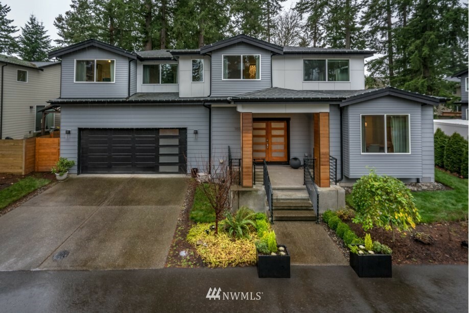 Property Photo: 707 Newport Court NE WA 98056