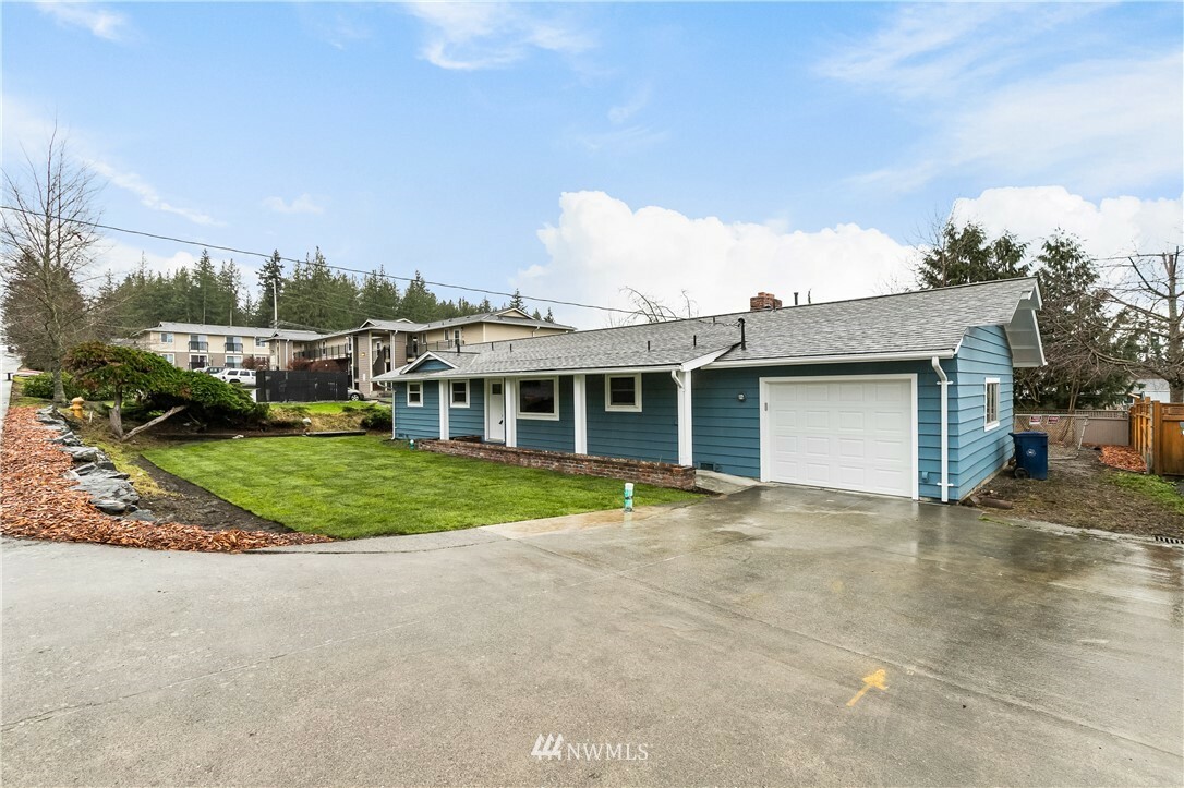 Property Photo: 1901 E Fir Street WA 98273