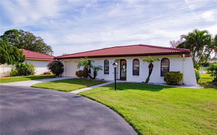 Property Photo: 855 Senda Plata 17 FL 34293