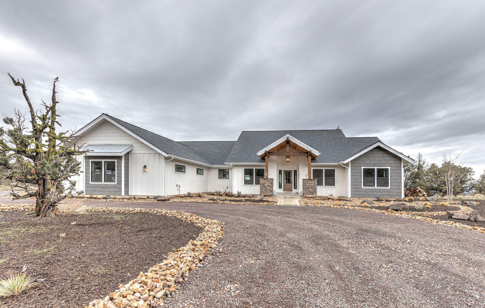 Property Photo: 6261 SE Scenic Drive OR 97754
