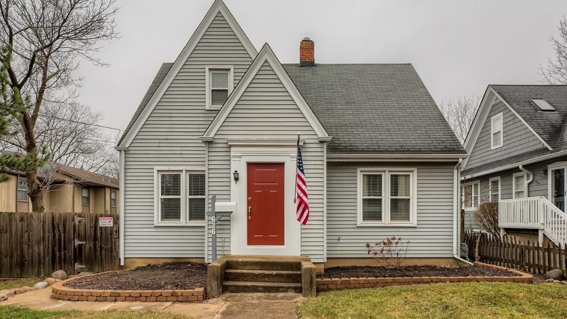 Property Photo:  626 N Hough Street  IL 60010 