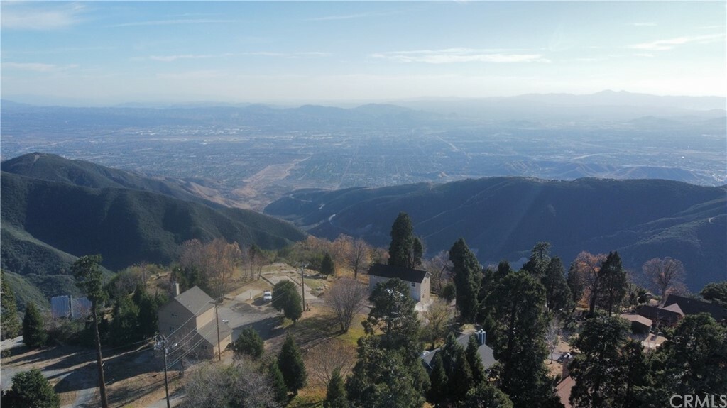 Property Photo: 1198 Jupiter Way CA 92325