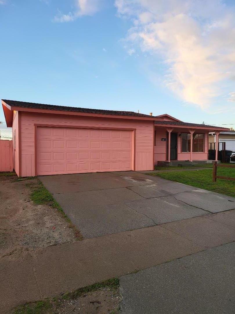 Property Photo:  1239 Hawaii Place  CA 93905 