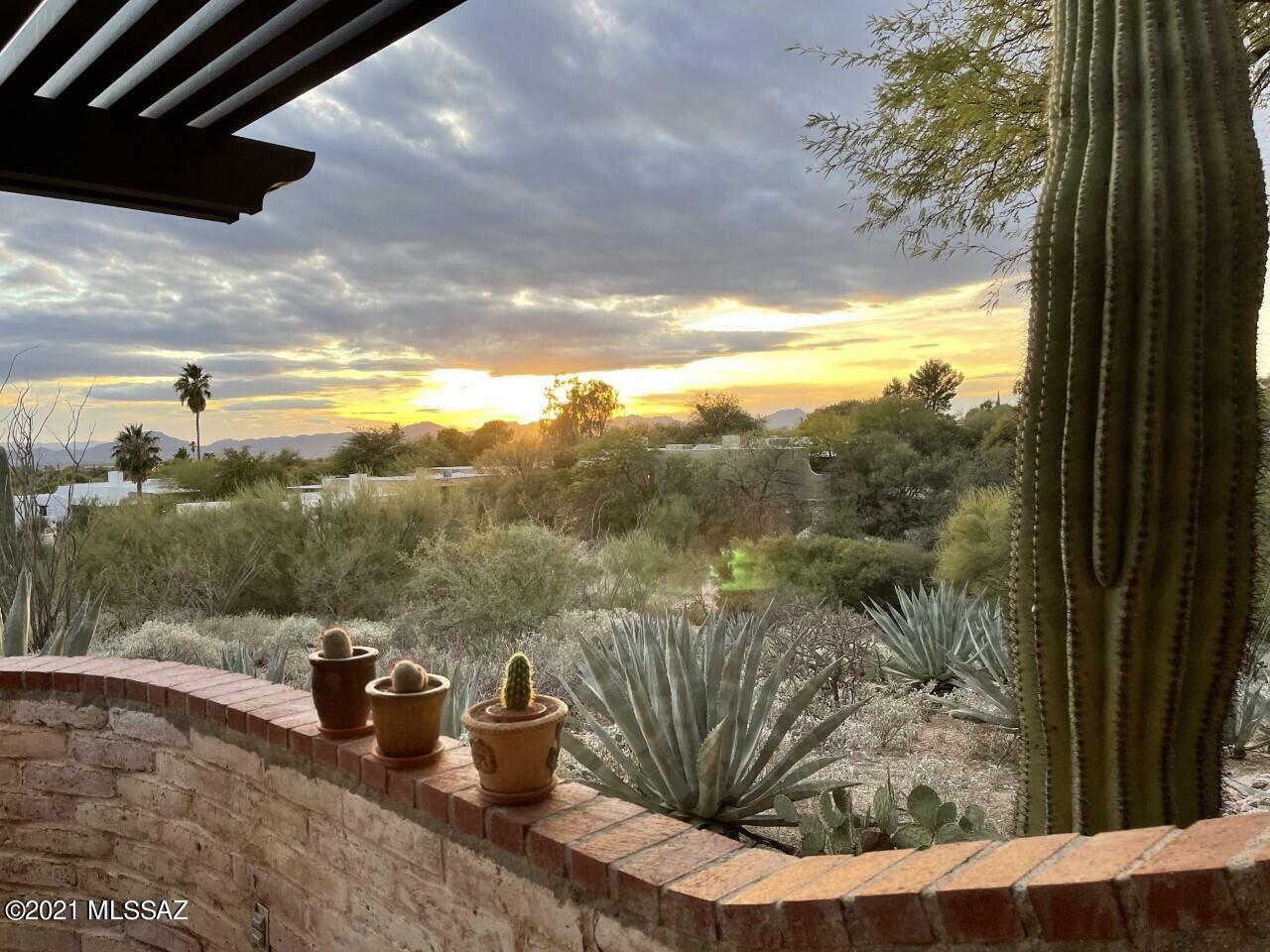Property Photo: 6252 N Cerrada Moreno AZ 85718